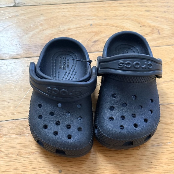 Crocs Kids Navy Clogs - Picture 5 of 6
